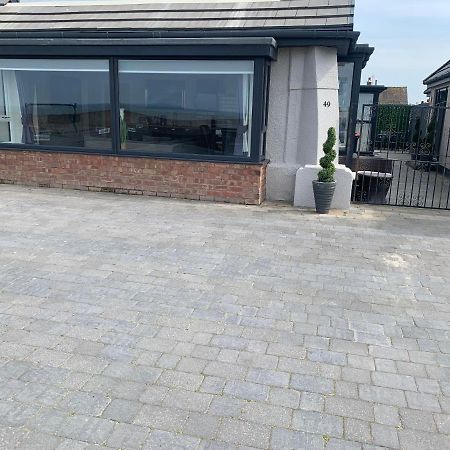Beach House Apartment On Ground Floor With Sea View - Pet Friendly Cleveleys Extérieur photo