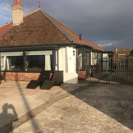 Beach House Apartment On Ground Floor With Sea View - Pet Friendly Cleveleys Extérieur photo