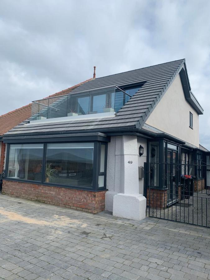 Beach House Apartment On Ground Floor With Sea View - Pet Friendly Cleveleys Extérieur photo