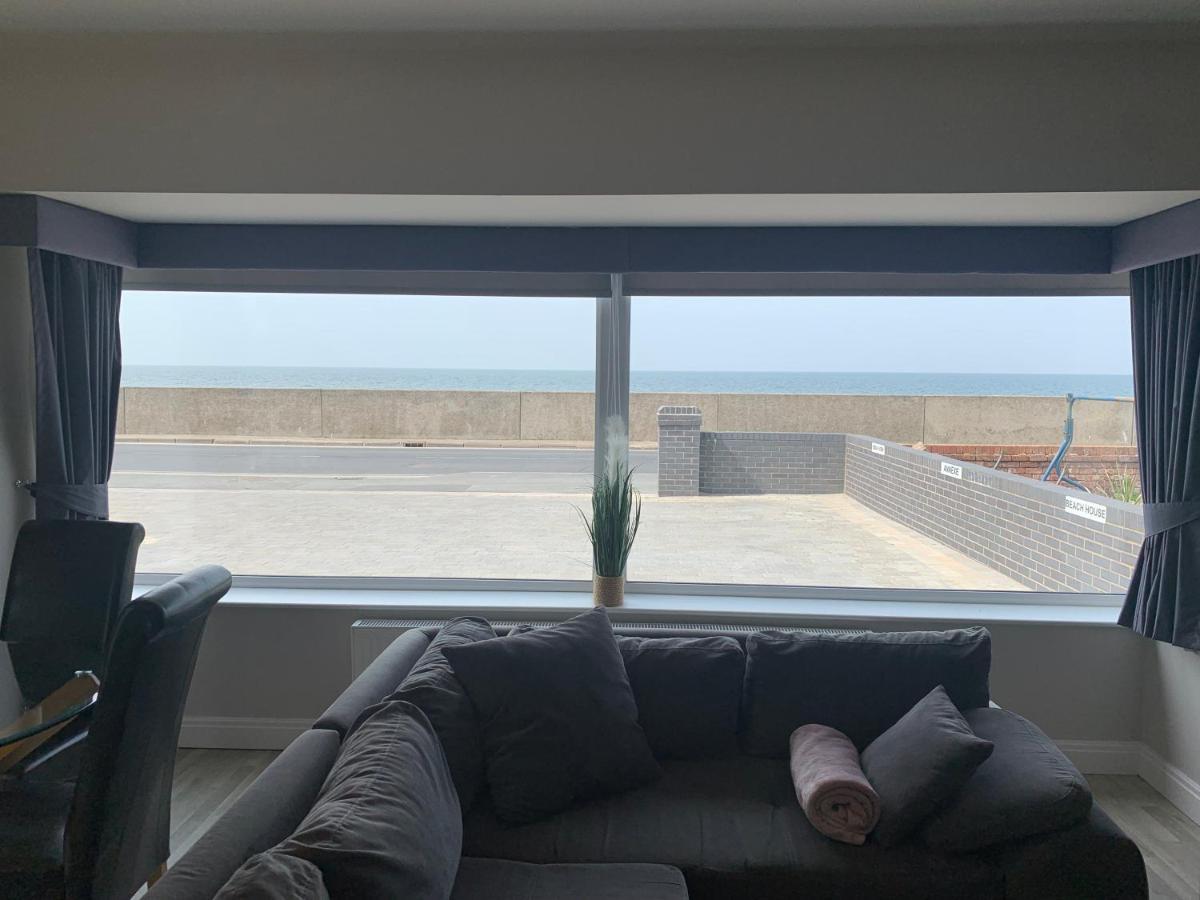 Beach House Apartment On Ground Floor With Sea View - Pet Friendly Cleveleys Extérieur photo