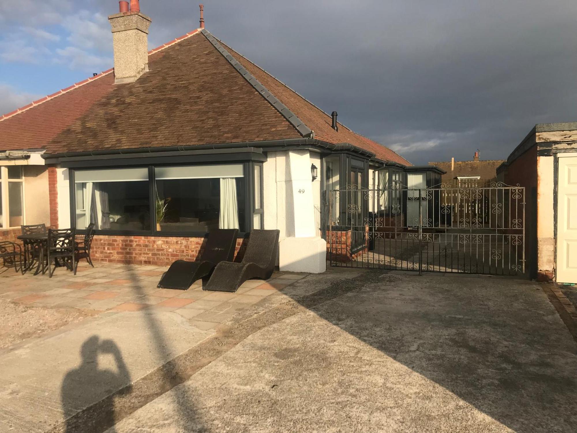 Beach House Apartment On Ground Floor With Sea View - Pet Friendly Cleveleys Extérieur photo
