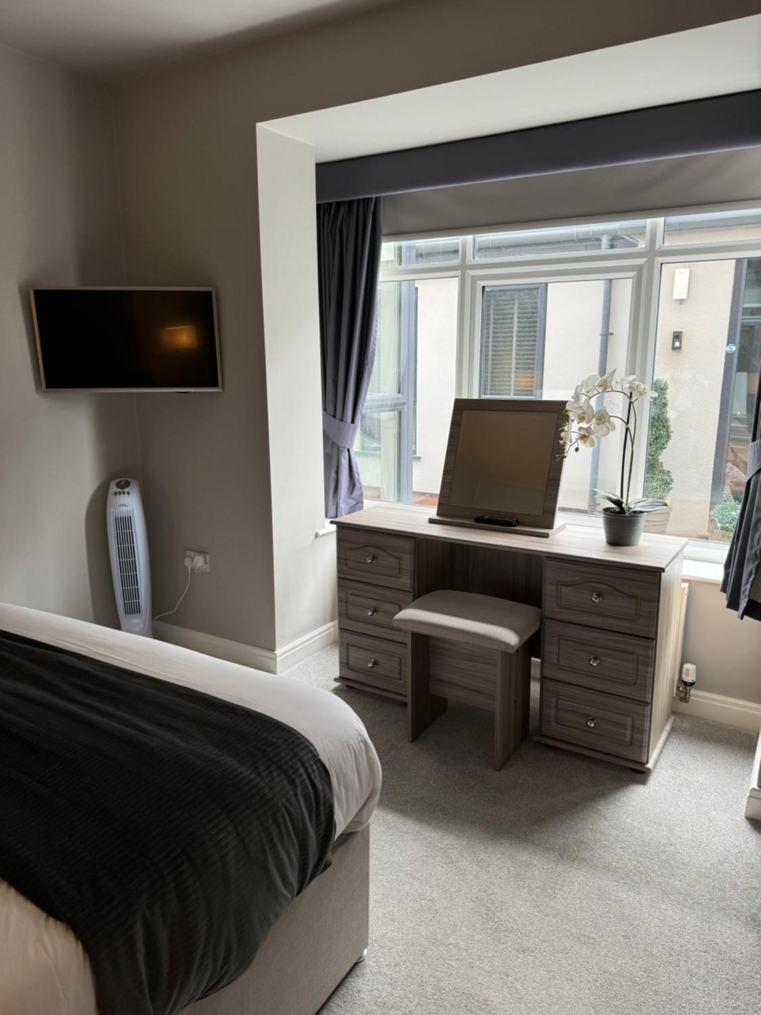 Beach House Apartment On Ground Floor With Sea View - Pet Friendly Cleveleys Extérieur photo
