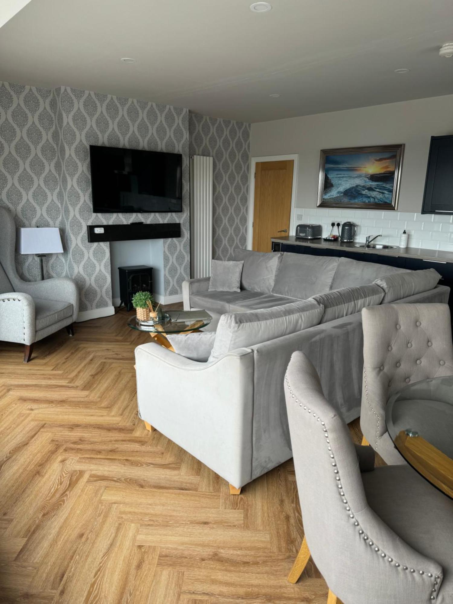 Beach House Apartment On Ground Floor With Sea View - Pet Friendly Cleveleys Extérieur photo