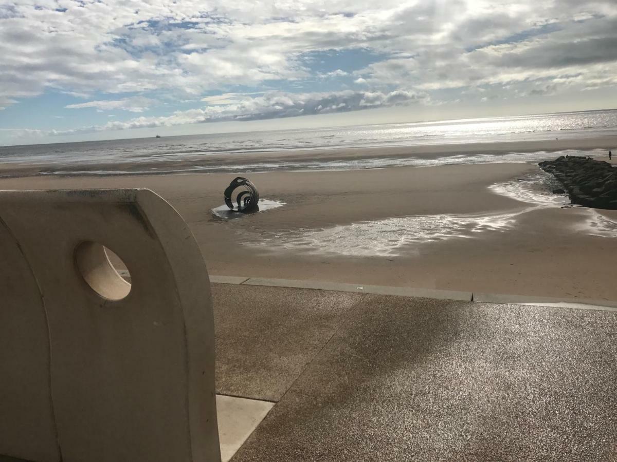 Beach House Apartment On Ground Floor With Sea View - Pet Friendly Cleveleys Extérieur photo