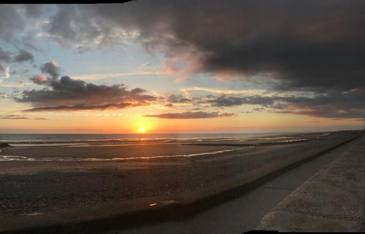 Beach House Apartment On Ground Floor With Sea View - Pet Friendly Cleveleys Extérieur photo