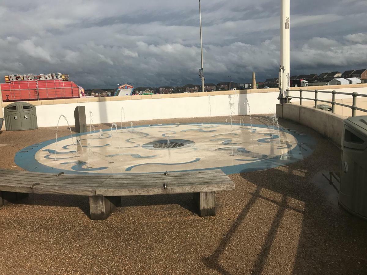 Beach House Apartment On Ground Floor With Sea View - Pet Friendly Cleveleys Extérieur photo
